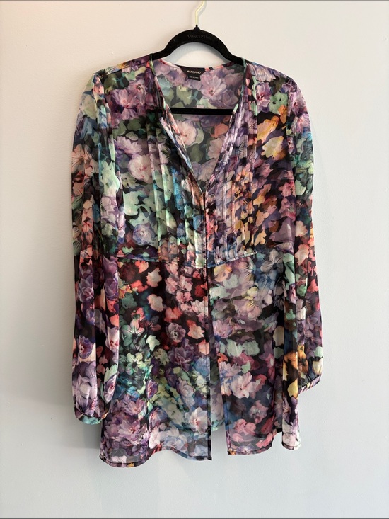 Marciano Tops - Marciano Vintage Floral Blouse.🌺